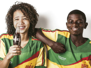 size_590_Coca-Cola_dá_boas_vindas_ao_mundo_em_campanha_da_Copa