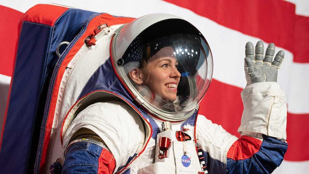 NASA revela uniformes espaciais para missão de primeira mulher na Lua