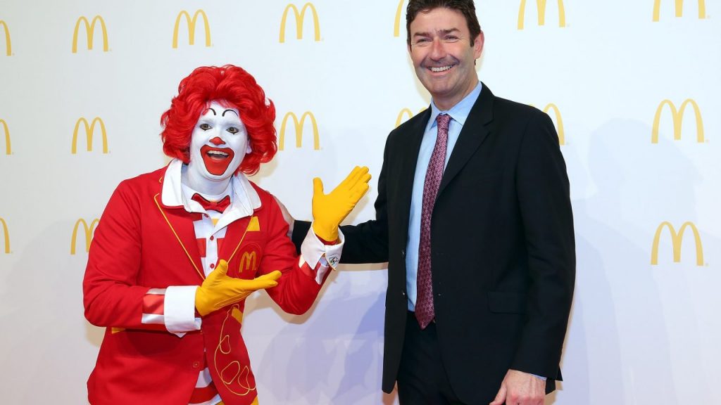 McDonald’s demite CEO por manter relacionamento com funcionária da empresa