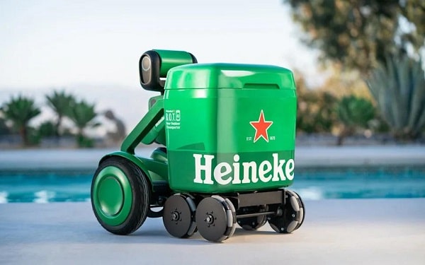 Heineken cria “cooler-robô” para transportar cerveja